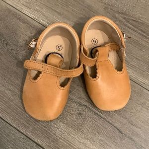 Little love bug tan soft sole Mary Jane shoes- baby/toddler size 5